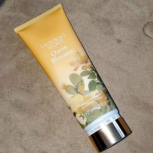 NWOT Victoria's Secret Oasis Bloom Lotion